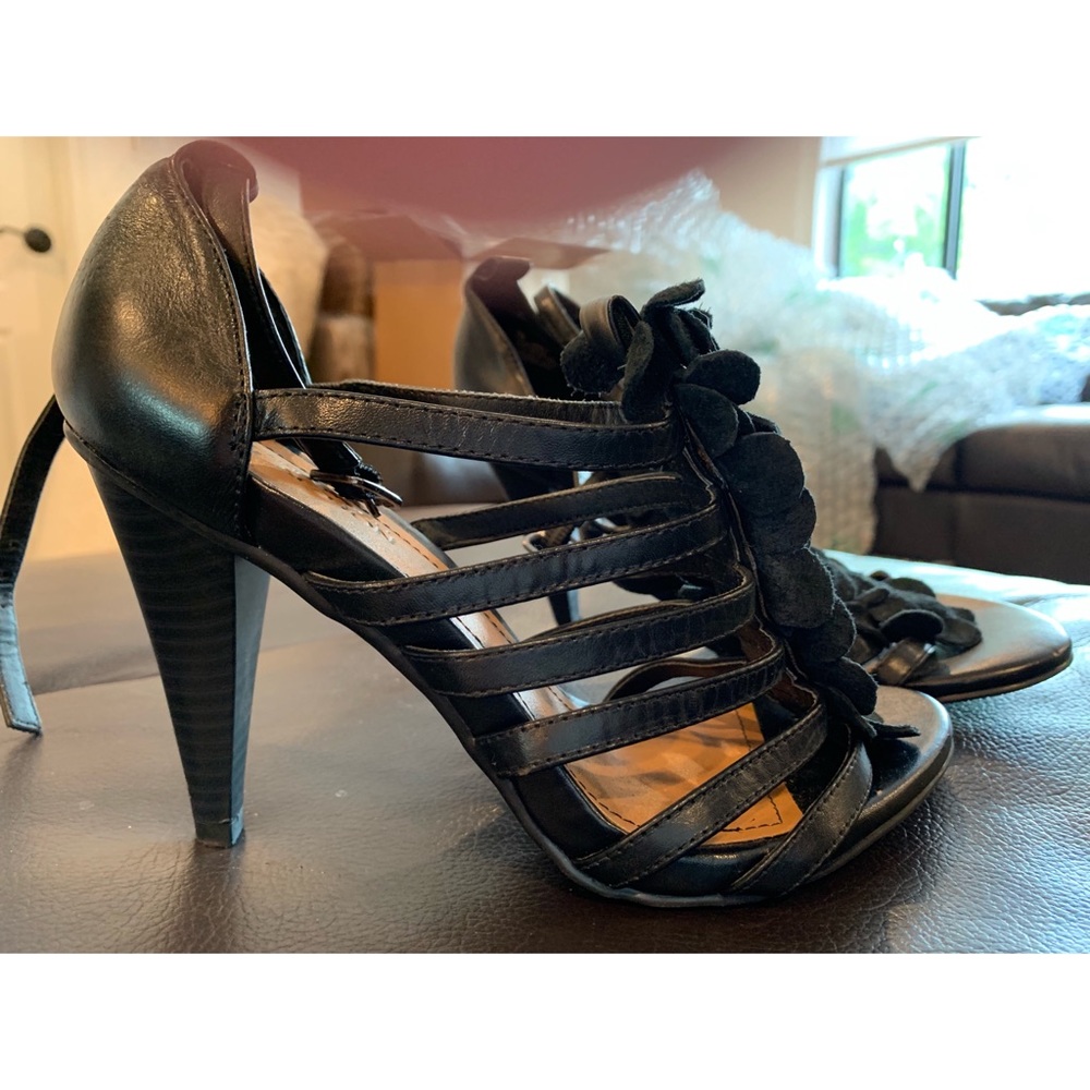 Floral black heals